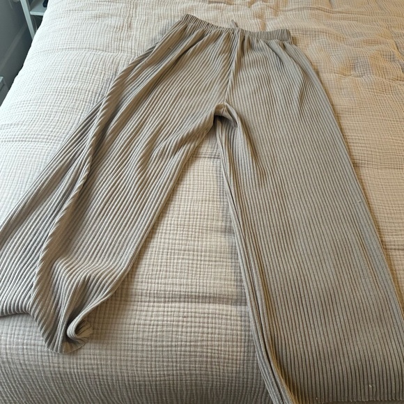 Wide leg crinkle coffee coloured draw string pants - Picture 3 of 6